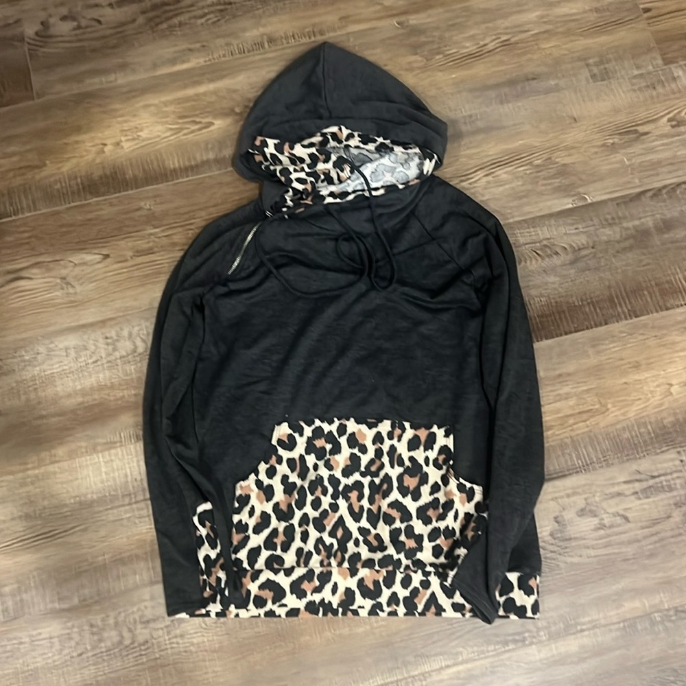 Women’s hoodie size small